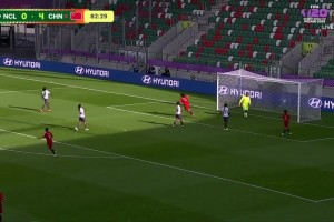 中后卫当前锋！黄嘉欣12分钟戴帽，U20女足5-0领先