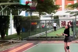 NBA有什么好看的？来看小姐姐打球不是更好看？