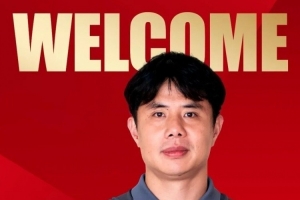 冠军教头入蓉引争议？蒿俊闵与对手大战判罚成焦点