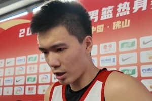 强强对决显实力！焦泊乔对位乌拉圭球员，中国男篮以身体优势掌控节奏
