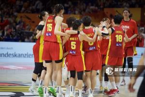 中国女篮与法国女篮强强对决，实力消长谁将称霸四强？