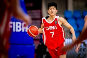 巅峰对决！中国U18男篮王子超与澳大利亚对位抢眼，正负值+8引领反击