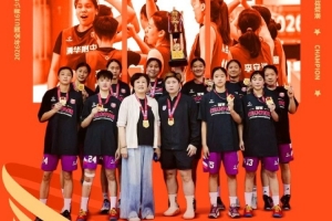 争议判罚引热议，清华附中逆袭湖南队，U16女篮联赛冠军之争风云再起