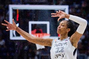WNBA得分榜风云再起：阿贾与克拉克巅峰对决，状态对比谁主沉浮？