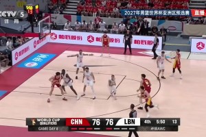 杨瀚森低位转身攻框上篮打进！被打头遭裁判无视，小杨不满！