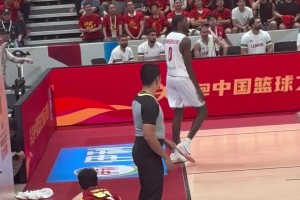 破防了？黎巴嫩内线抱摔杨瀚森瞬间！倒地后小杨还差点被球砸
