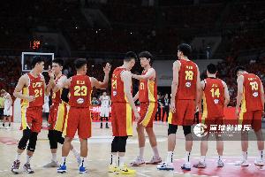 战报：中国男篮客场挑战卡塔尔，年轻阵容亮相