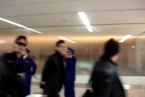 男模队名不虚传！经典影像：07年AC米兰世俱杯在成田机场~
