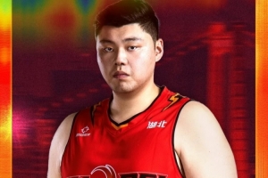 全网热议！赵义明续约湖北文旅男篮，球迷沸腾：内线巨塔归来！