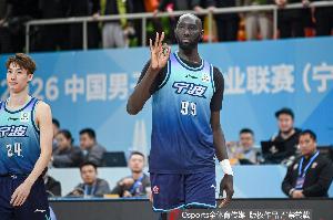 狂飙！76人新援强势加盟，塔克·法尔等一飞冲天