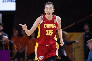末节争议判罚引热议：中国女篮与波多黎各激战正酣