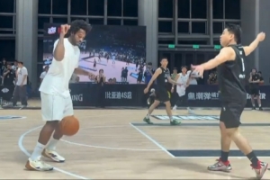 全网热议！小卡中国行神操作，球迷直呼过瘾！
