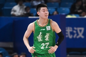 争议判罚引发高潮？吉林男篮引进俞泽辰，辽宁锋线再起波澜