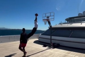 保罗与威少一同度假！二人在游轮上互传空接扣篮