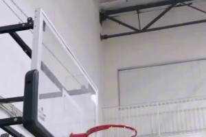 训练师克里斯·约翰逊晒马克西训练视频 小伙子这个夏天猛练️