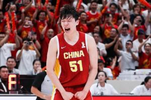 争议判罚成转折？杨瀚森率队逆袭黎巴嫩，世预赛绝杀引热议