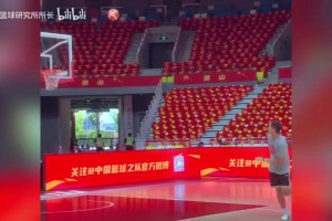 技术愈发成熟！崔永熙赛前热身，和国家队助教李昂进行单挑！