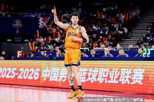 张镇麟数据领跑！签李宁多年合约，三项纪录齐飞