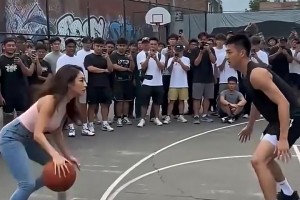 女子篮球高能名场面！炸裂操作全程看得热血沸腾