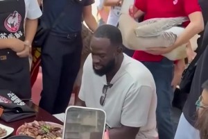 哈哈，笑死！追梦中国行被一只硕大的狮头鹅吓了一跳