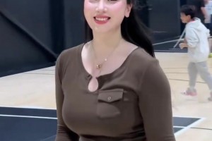假如你女朋友是“肘子姐”……兄弟，你现在球技什么水平了？