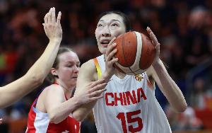 攻防转换定江山！韩旭三招关键助中国女篮逆转捷克