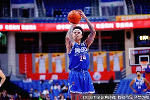 争议判罚引发焦点：基诺内斯与上海男篮激战引热议