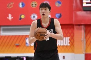 强强对决！青岛男篮杨瀚森与对手对位优势明显