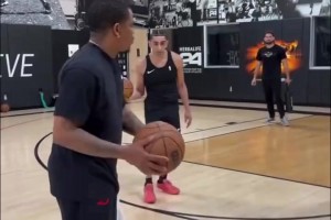 KD训练视频 在训练中尽量1次运球或者在短时间内完成出手️