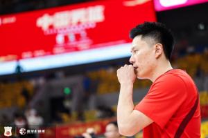 争议判罚引热议！李弘权拼抢中展现惊人数据
