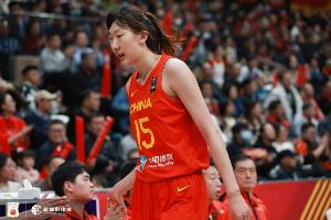 巅峰对决，韩旭对位制胜，中国女篮加时逆转捷克