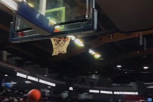 黑子的篮球诚不欺我！绿间真太郎上演不可思议空接三分