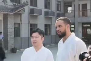 狄龙来武当山学习中国功夫！说好的学武功，怎么变打篮球了