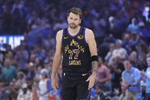 科比式严谨VS东契奇随性，争议判罚下的防守对决引发热议