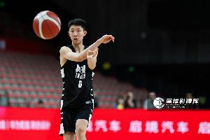 强强交锋！张宇辰加盟全美高中，与Bella Vista展开巅峰对决