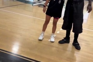 “优质偶像对于小球迷的合影签名来者不拒”