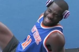 攻防转换中的关键洞察！蒂亚福如何以独特庆祝锁定公众目光