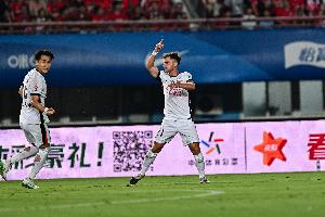 争议判罚引发高潮？海港激战全北现代，历史交锋再掀波澜