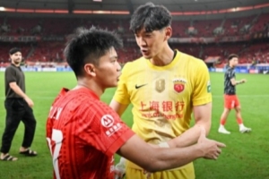 战报：上海海港2-1青岛海牛，蒯纪闻发文鼓励自我