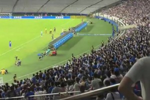 反客为主！实拍：国安远征军口号声压制上海八万人体育场