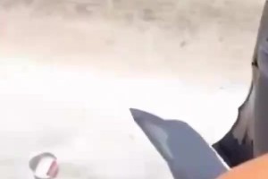 无法拒绝孩子！等红灯偶遇梅西，球衣球鞋和足球统统安排签名！