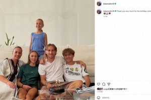 争议判罚引热议：莫德里奇与对手激战正酣