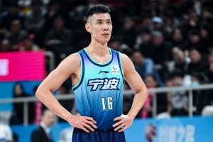 全网热议！罗凯文续约宁波男篮，球迷沸腾：这就是我们的英雄！