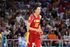 巅峰对决，中国女篮韩旭力压捷克对位者，逆转夺冠！