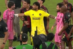 赛后险些失控！梅西与对手激烈交流，双方各取一分