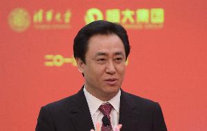 全网热议！恒大前员工揭秘：许老板球场摆拍背后的真相！