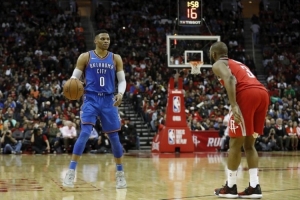 全网热议！威少与保罗生涯对决，球迷直呼：谁才是NBA传奇？