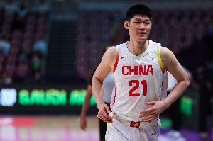 强强对话分出胜负！中国男篮半场领先卡塔尔，胡金秋表现抢眼