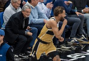 全网热议！特雷·杨单场42分力挽狂澜，NCAA指控作弊风波后球迷沸腾