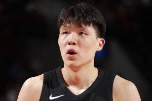 70分！杨瀚森赛季能力值原地踏步，中锋排名跌落至第五